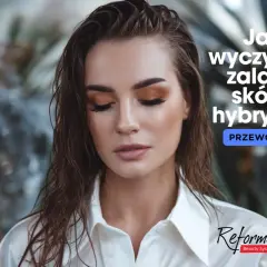 Portret kobiety z mokrymi włosami i makijażem, z tekstem "Jak wyczyścić zalane skórki hybrydą?".