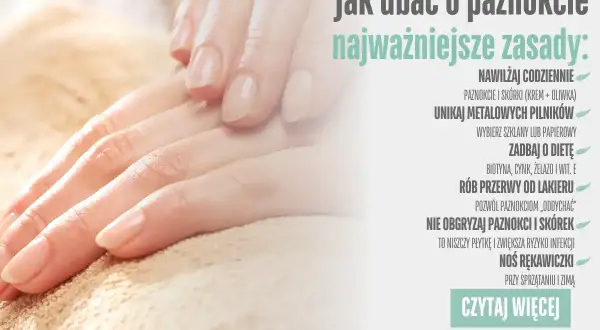 Dłonie z zadbanymi, naturalnymi paznokciami na jasnym tle.